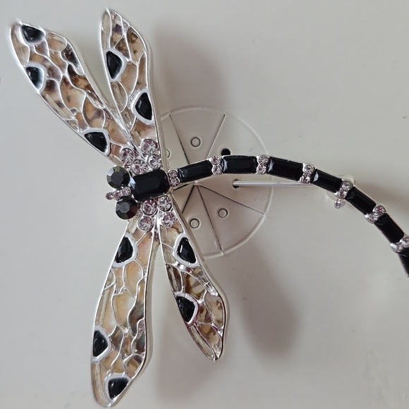 NAPIER BRAND BEAUTIFUL BLACK AND SILVERTONE DRAGONFLY FASHION JEWELRY PIN BROOCH - Picture 2 of 16